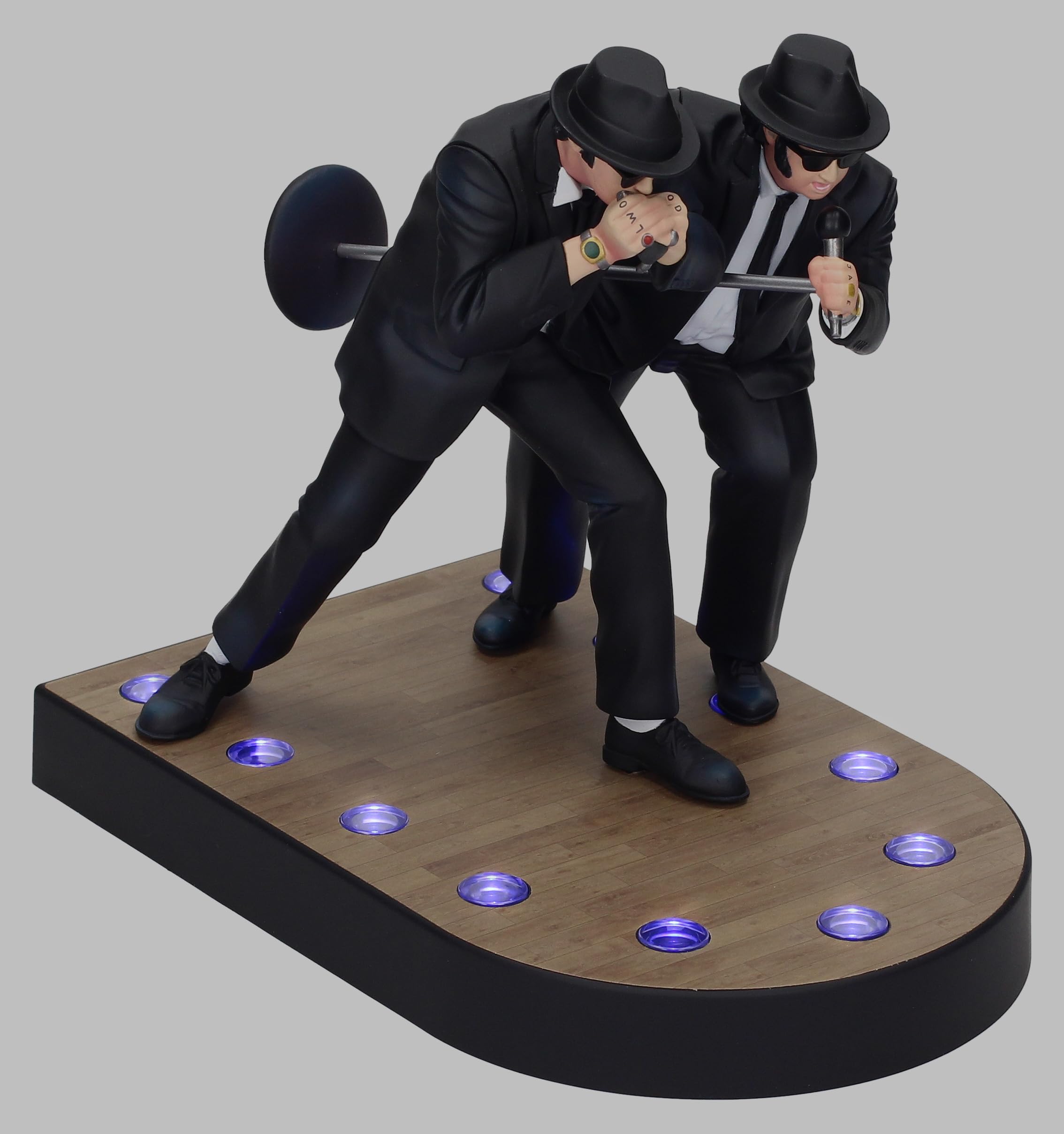 SD TOYS 18 cm tall figure ideal for shelf display