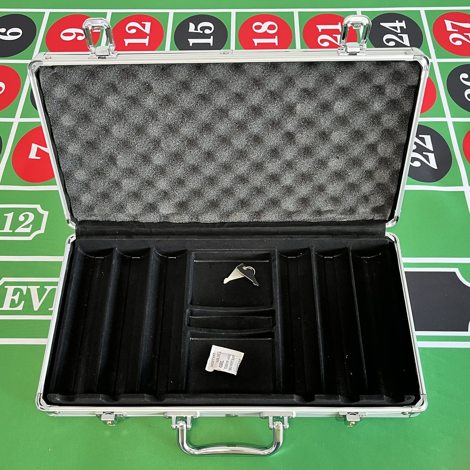 SEETOOOGAMES portable case with carrying handle for easy transport to games.