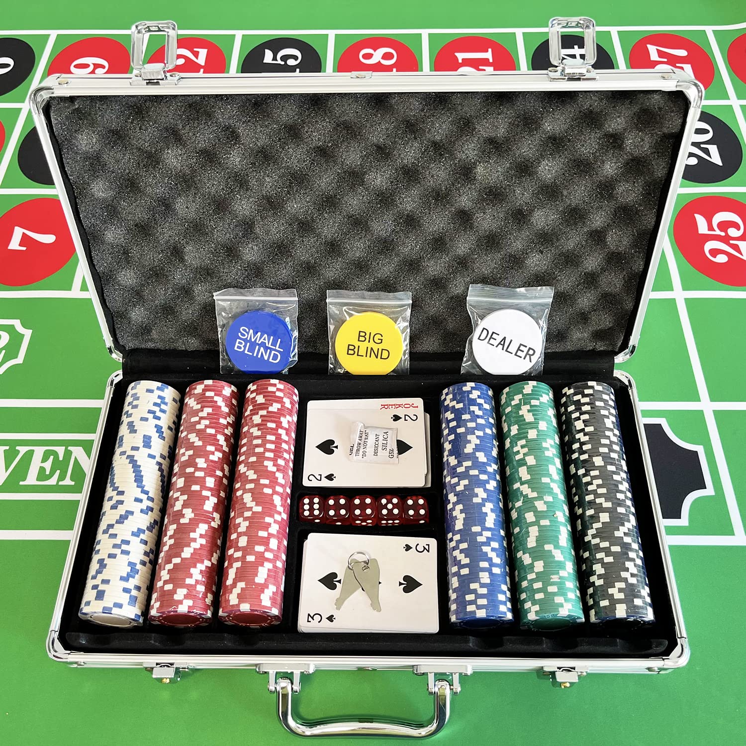SEETOOOGAMES secure locking corners safeguard chips during travel.