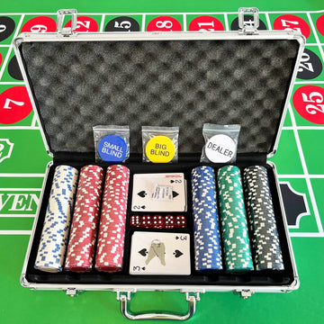 SEETOOOGAMES secure locking corners safeguard chips during travel.