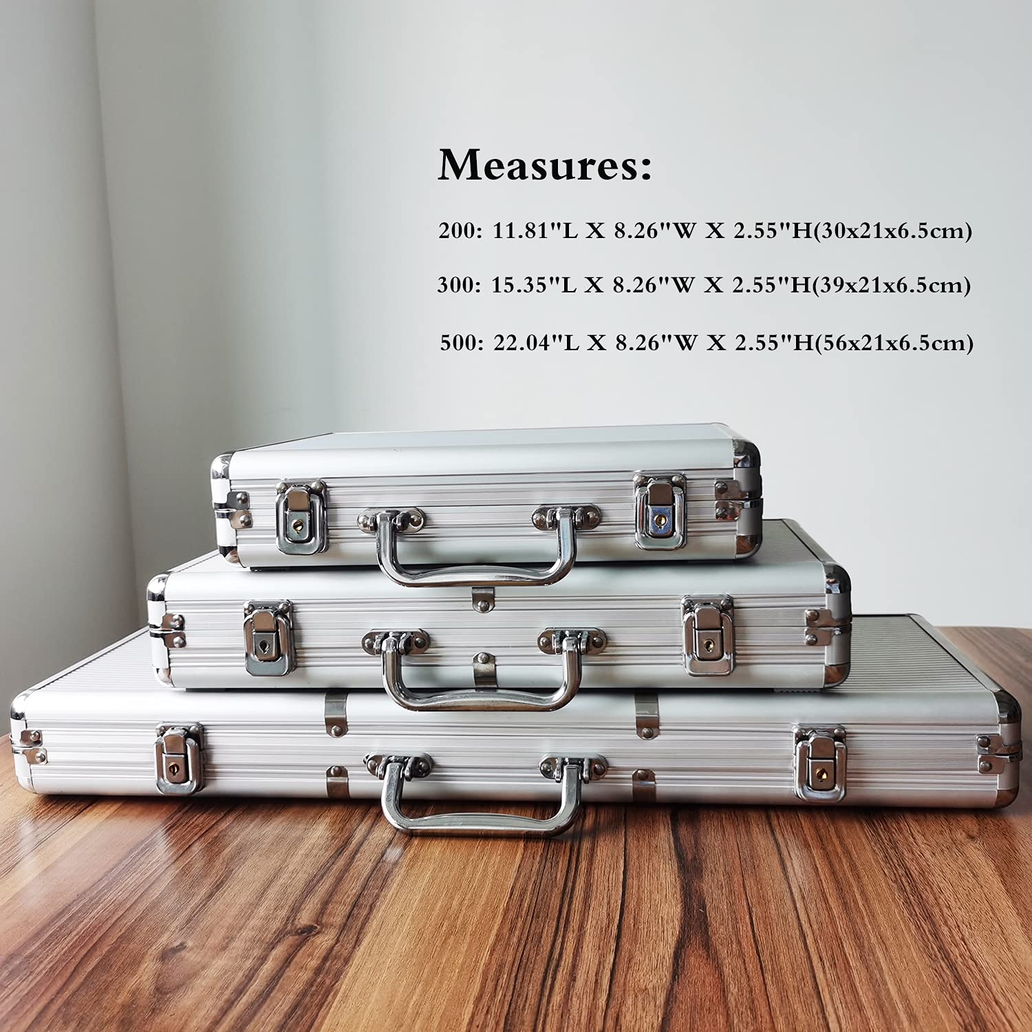 SEETOOOGAMES empty case highlights organized storage for chips, cards, and dealer buttons.