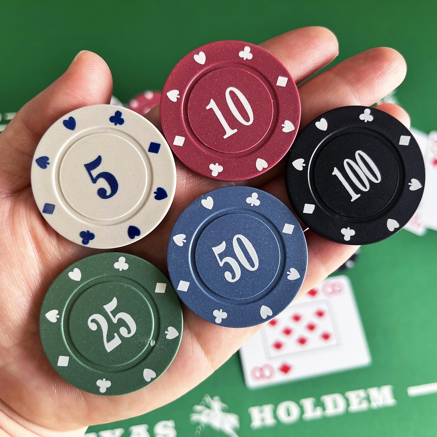 SEETOOOGAMES close-up showing 39 mm diameter chips for comfortable grip