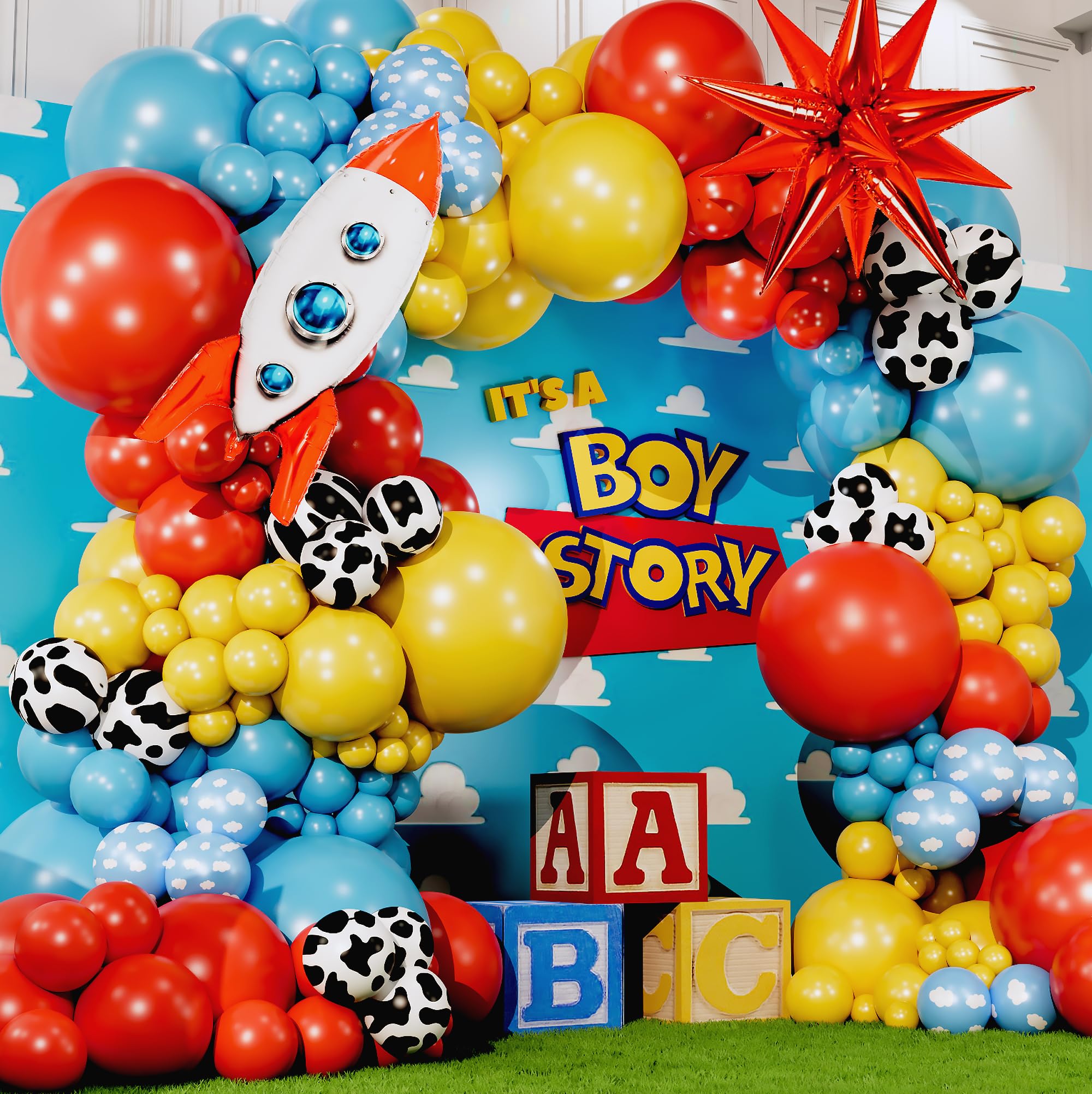 SHERYL DECOR Starburst foil balloons provide bold accents for photos
