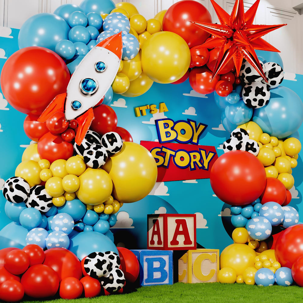 SHERYL DECOR Starburst foil balloons provide bold accents for photos