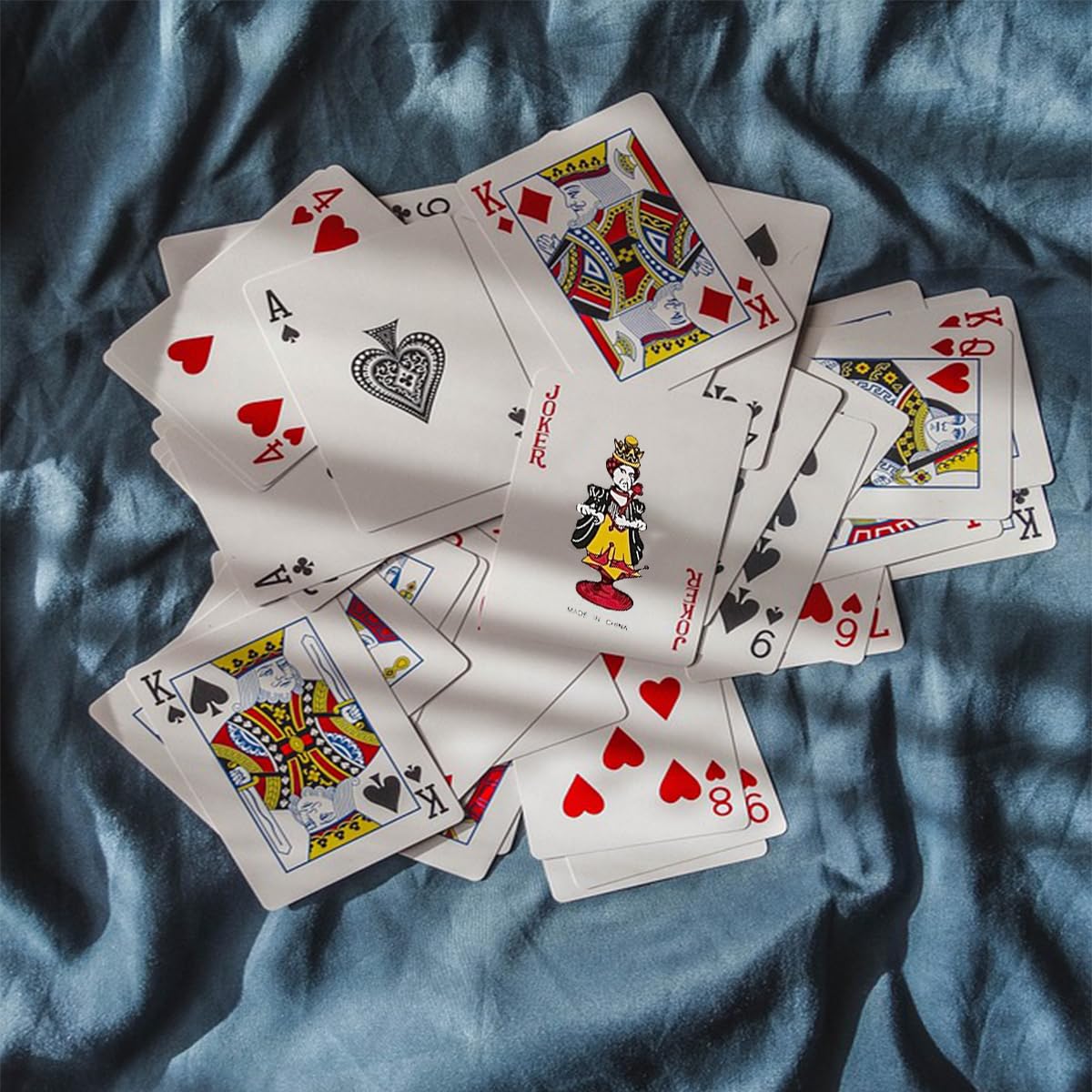 SHOWHIHI mini playing cards, 1-65 inch size, ideal for travel and quick games.