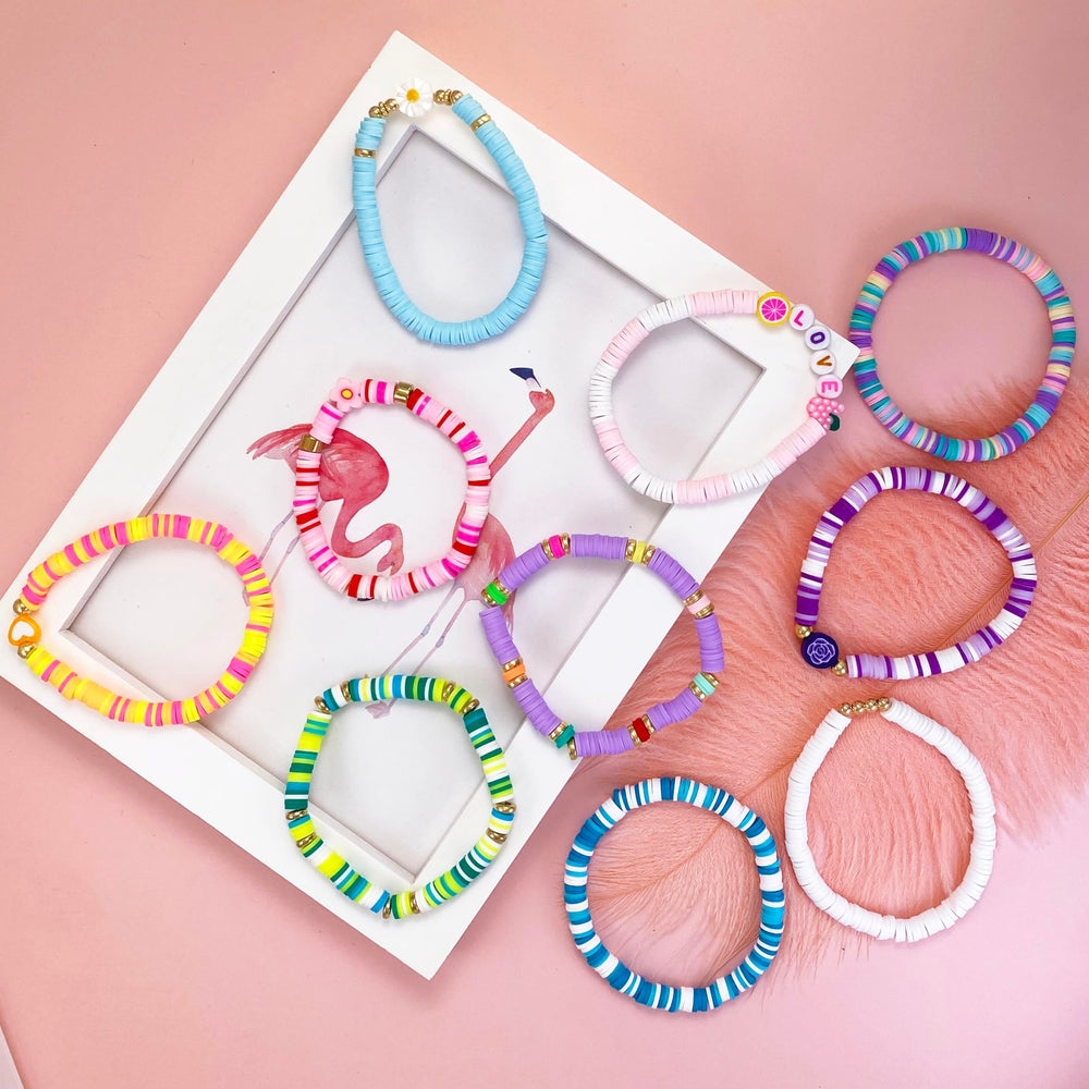 SIELEVIN colorful beach-style bracelets complete a summer look