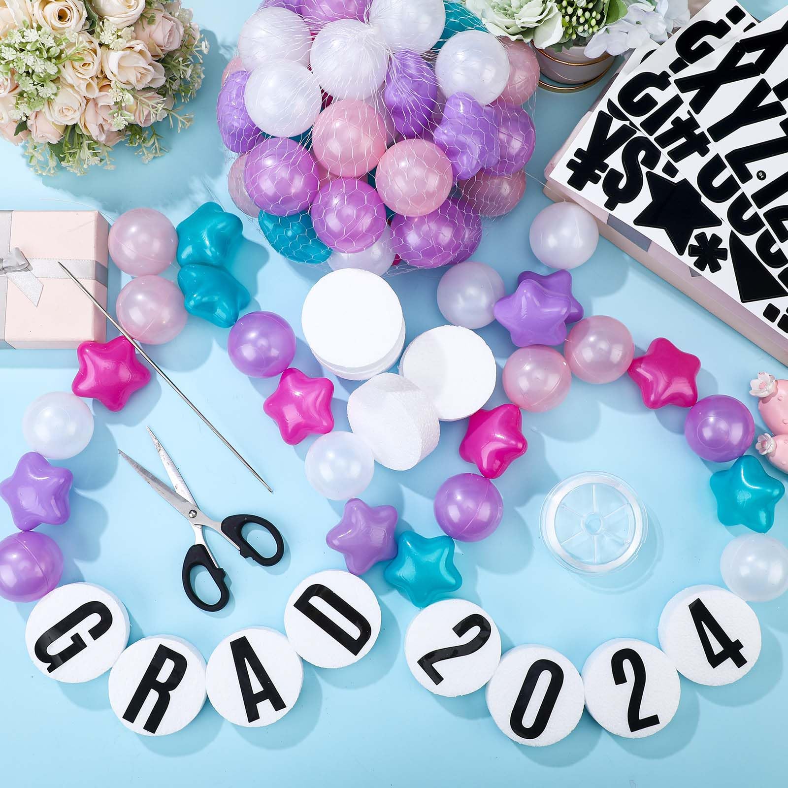 Simgoing customizable banner letters allow names and phrases.