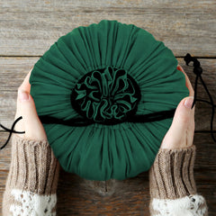 SIQUK dice bag offers a wide opening for fast dice retrieval.