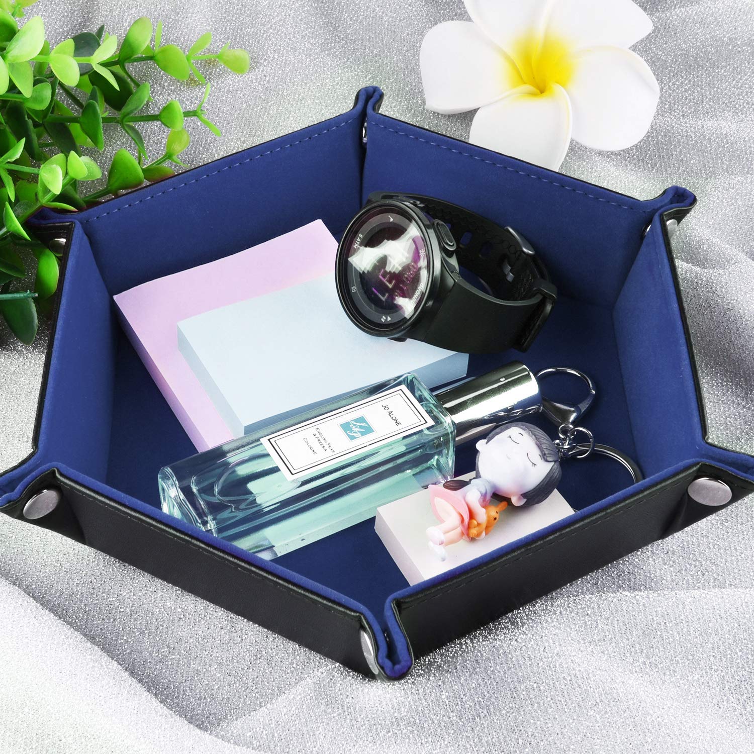 SIQUK hexagon tray pairs with accessories, jewelry, keys for organization.