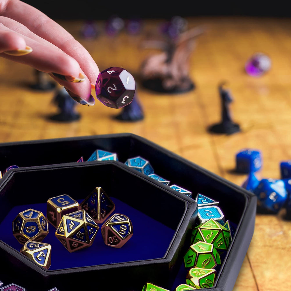 SIQUK compact dice tray keeps dice close at hand
