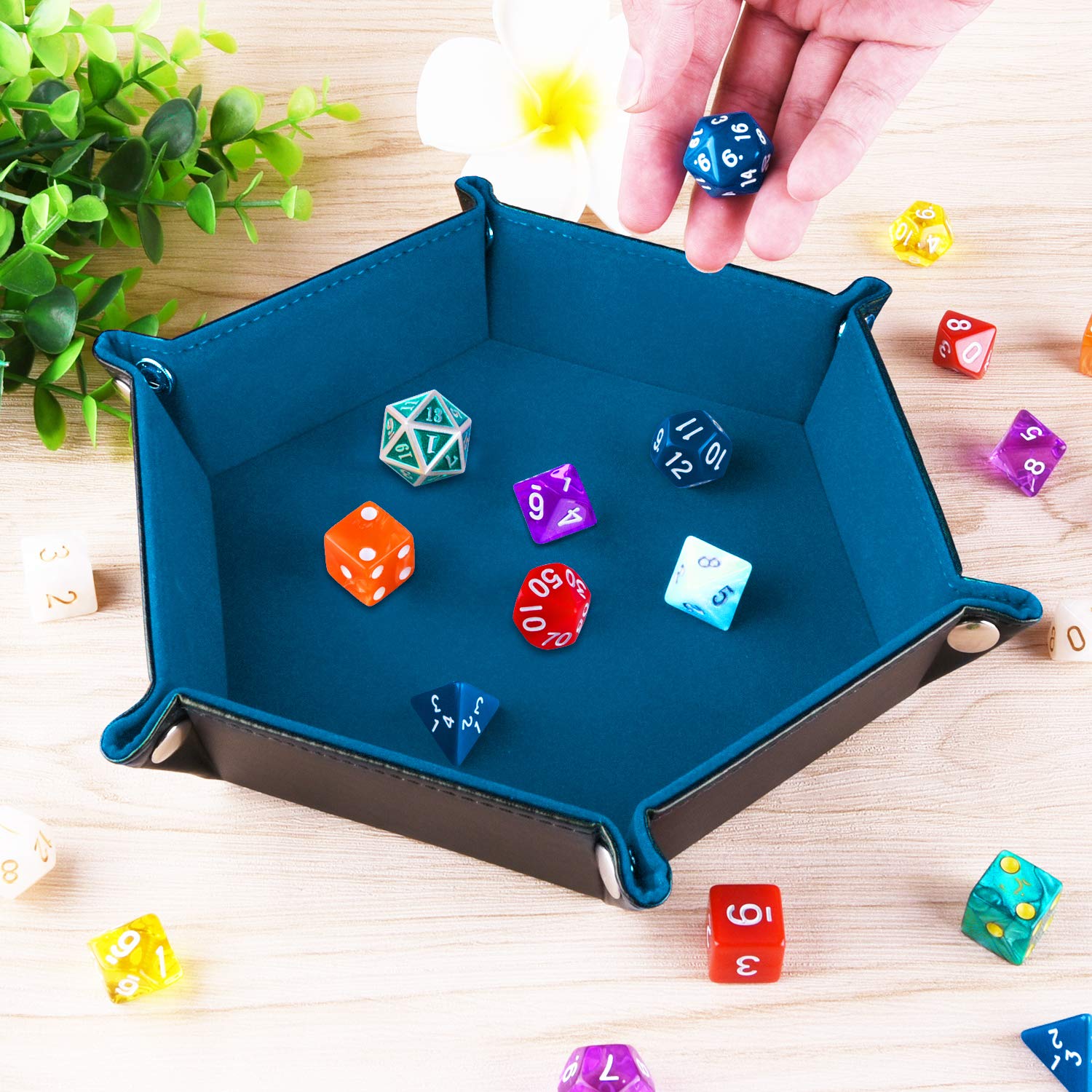 SIQUK spacious interior fits polyhedral dice and small accessories