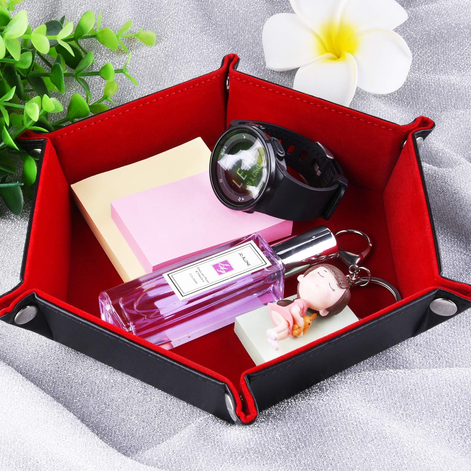 SIQUK durable tray is easy to clean after game night