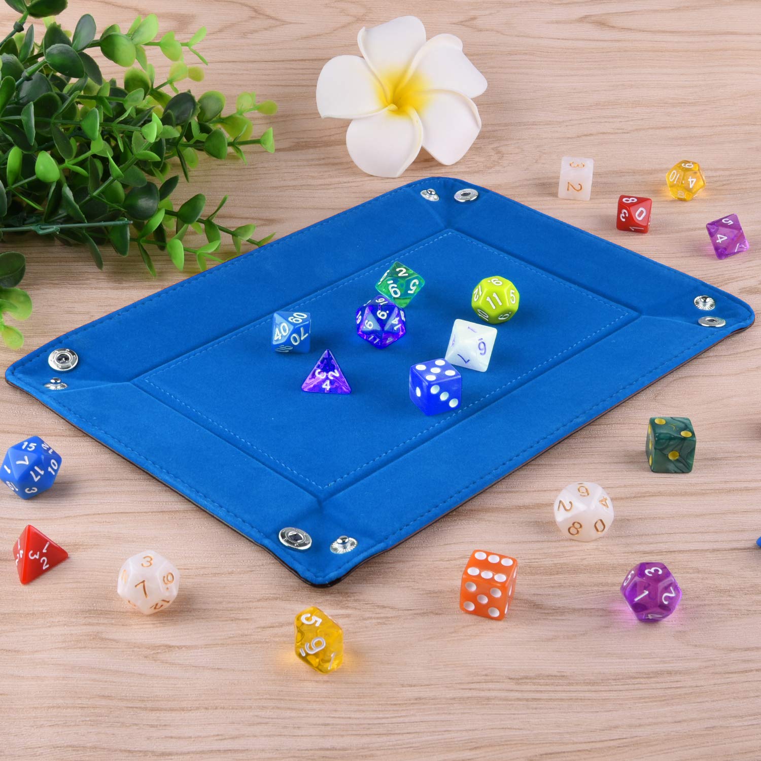 SIQUK interior space fits polyhedral dice, metal dice sets, and small accessories.