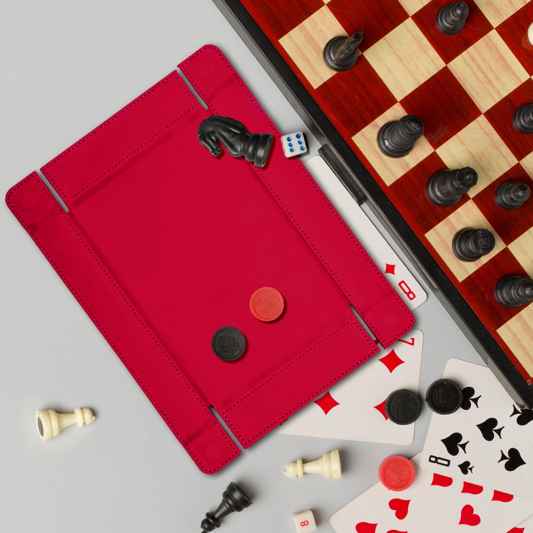 SIQUK magnetic design keeps the tray together and dice contained on the table