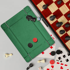 SIQUK magnetic closure keeps dice secure and tray compact between rounds.