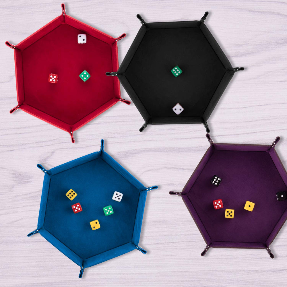 SIQUK velvet interior softly cushions dice during rolls.