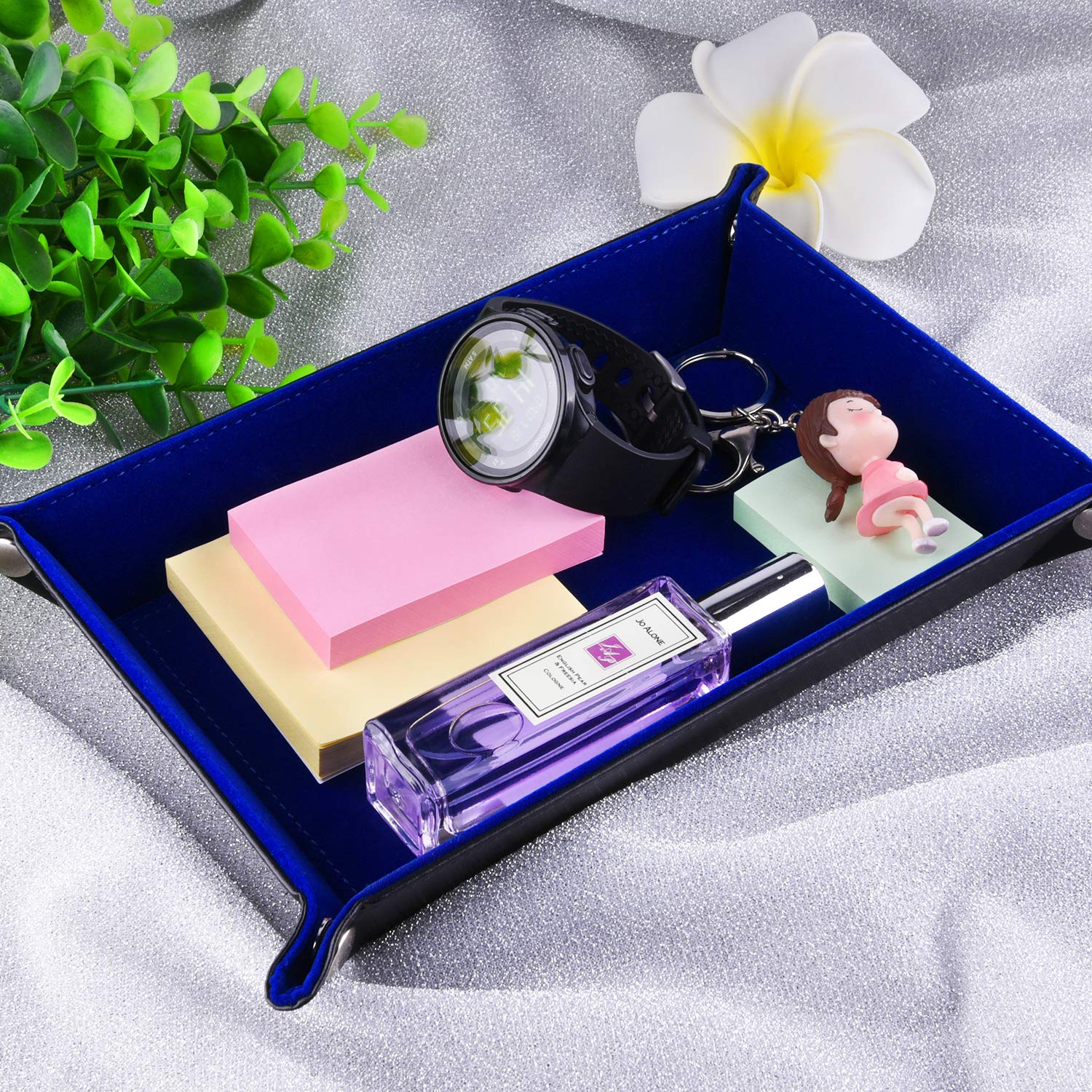 SIQUK versatile tray stores dice and accessories for travel and play.