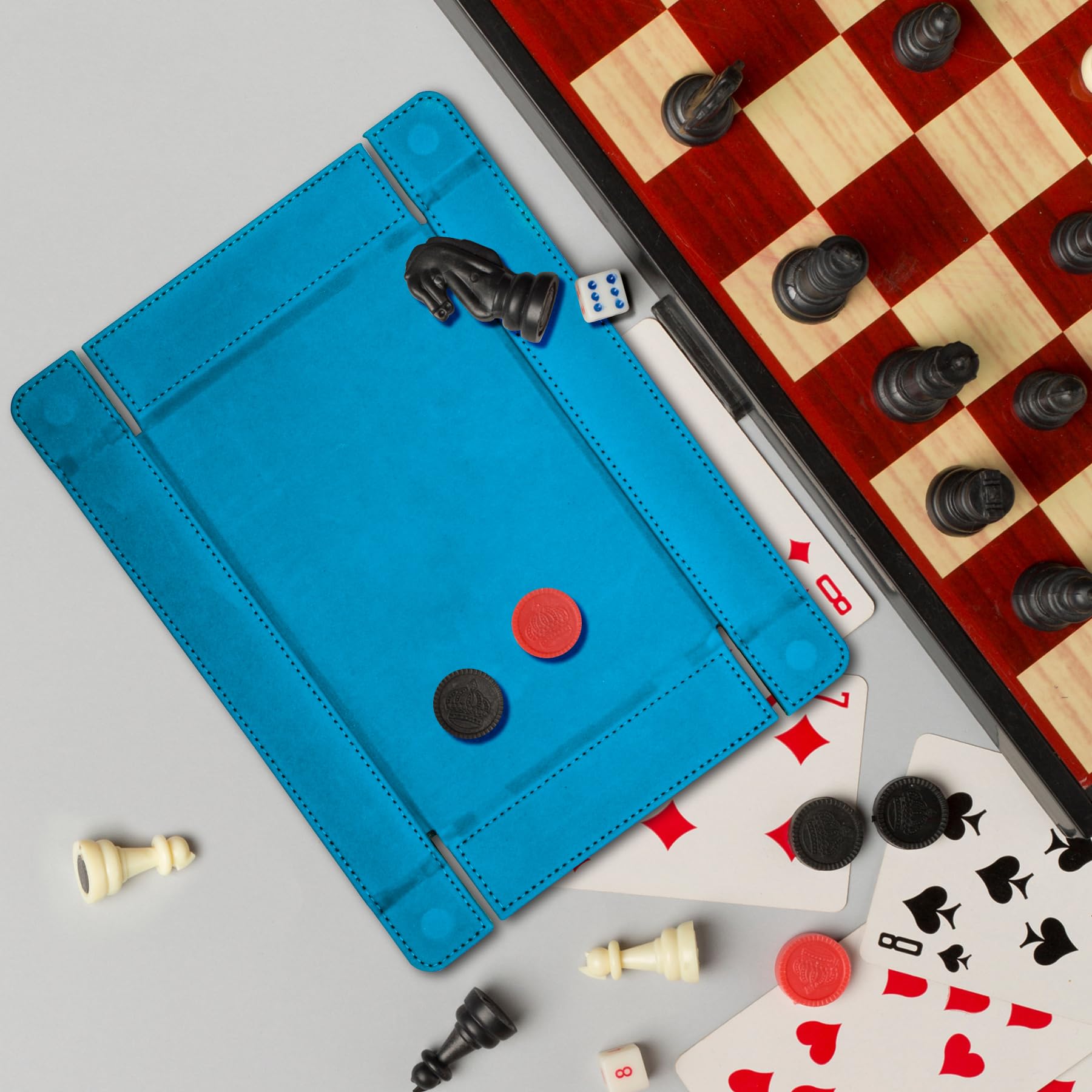 SIQUK portable foldable tray in use at a gaming table.