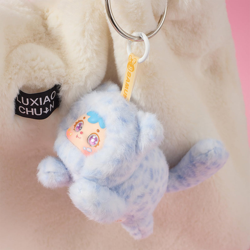 Detachable face plates on SKOGSKUNST Samuel Meow Meow figure for expressive customization