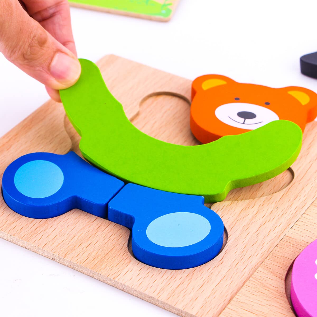 Skyfield wooden animal puzzle kitten: encourages concentration and problem-solving with bright shapes.