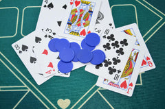 Smartdealspro bingo-style chips blue for interactive learning.