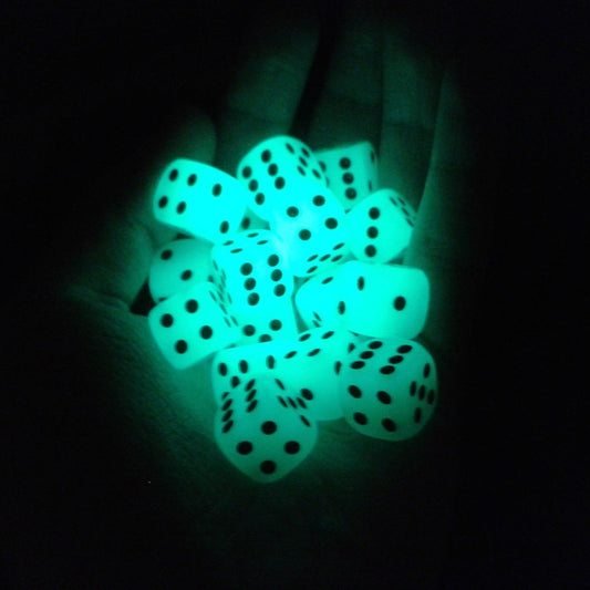 Smartdealspro D6 glow dice in the dark, perfect for DND sessions.
