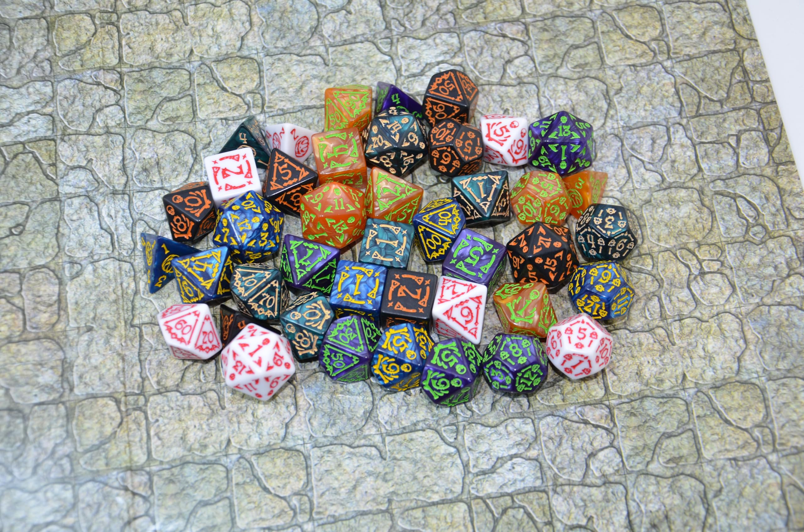 Smartdealspro comprehensive dice set suits math teaching and games.