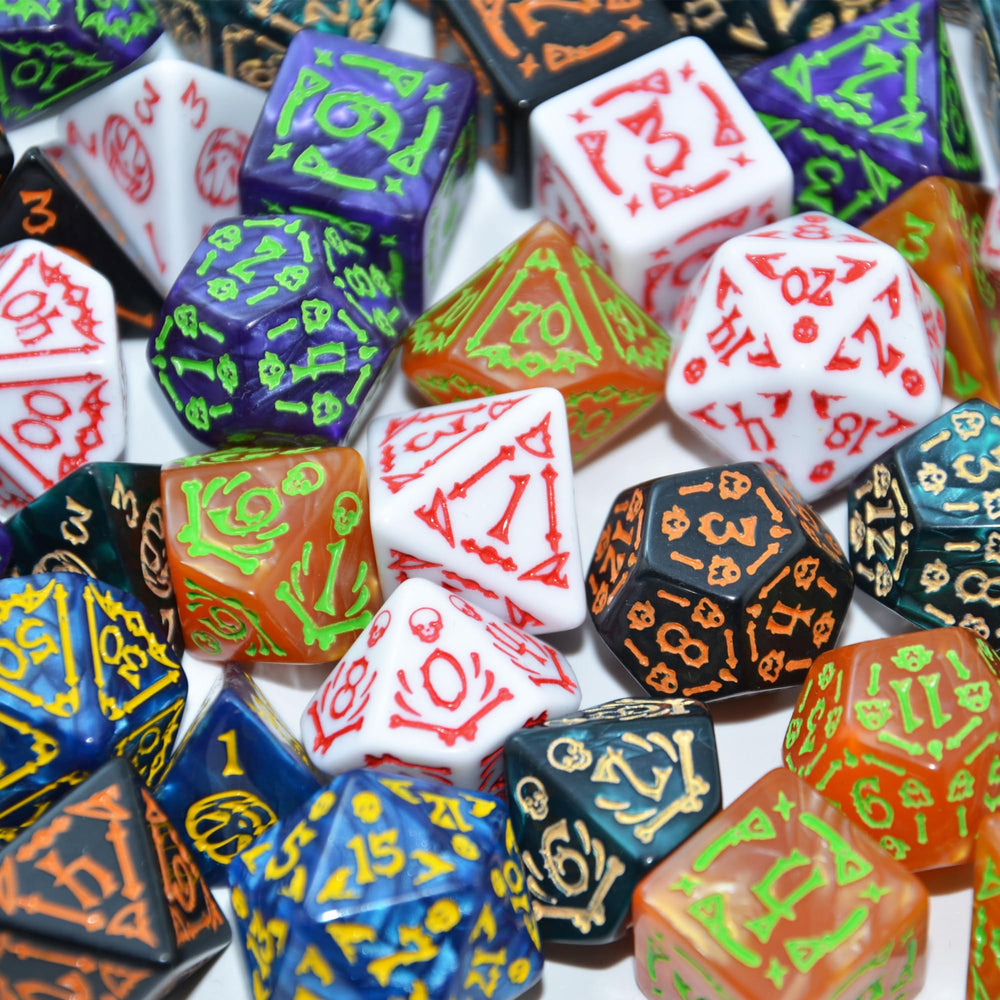 Smartdealspro six black velvet pouches keep dice organized.