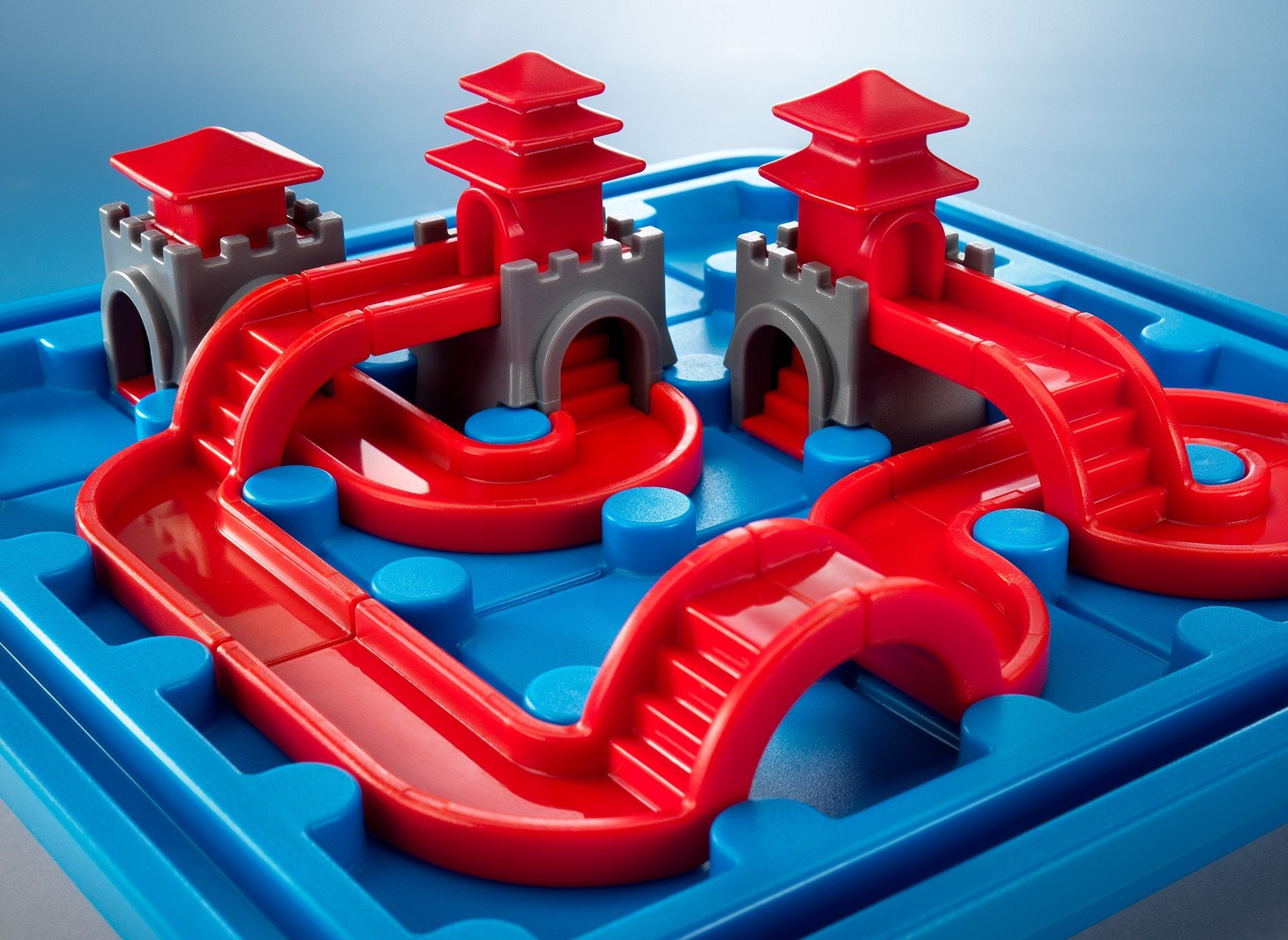 SmartGames durable components ensure long-lasting, screen-free puzzle play.