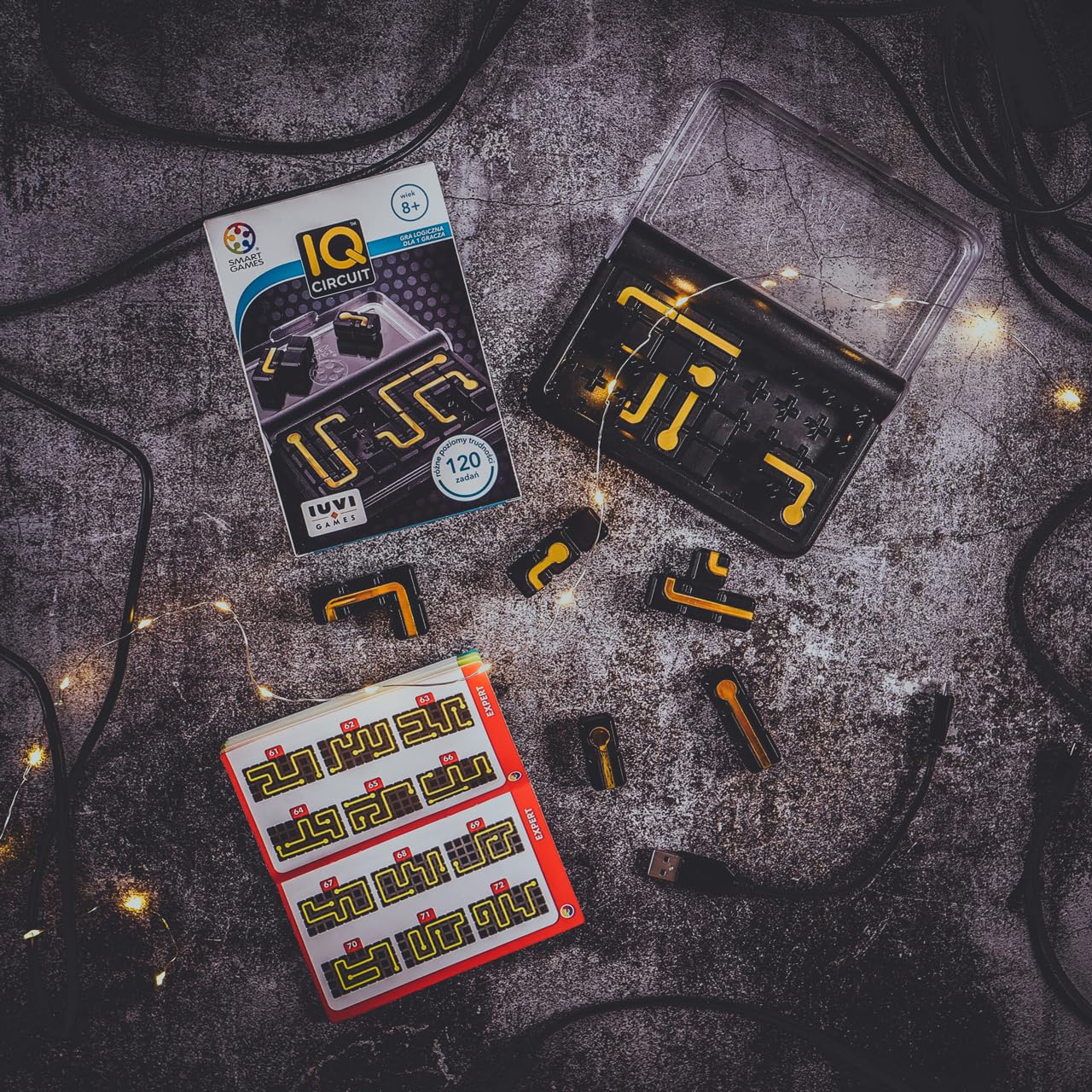 SmartGames IQ Circuit transparent lid keeps pieces visible and secure during travel.