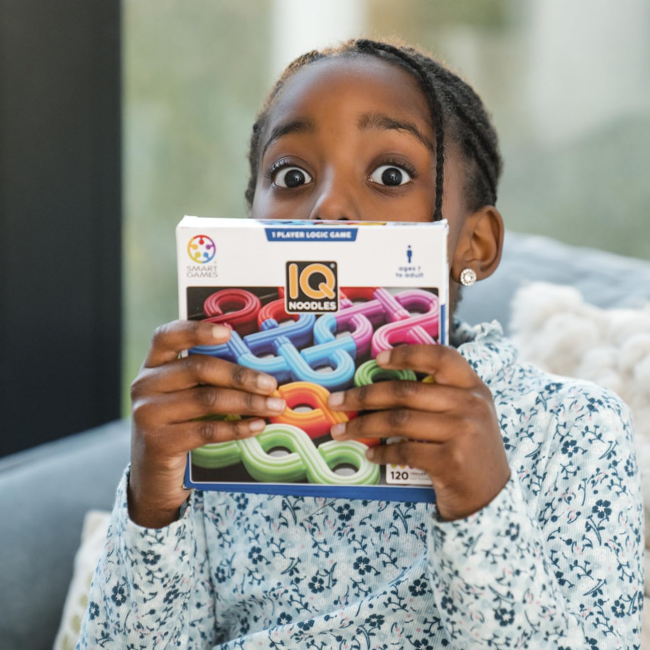 SmartGames IQ Noodles puzzle board ready for brain-teasing challenges.