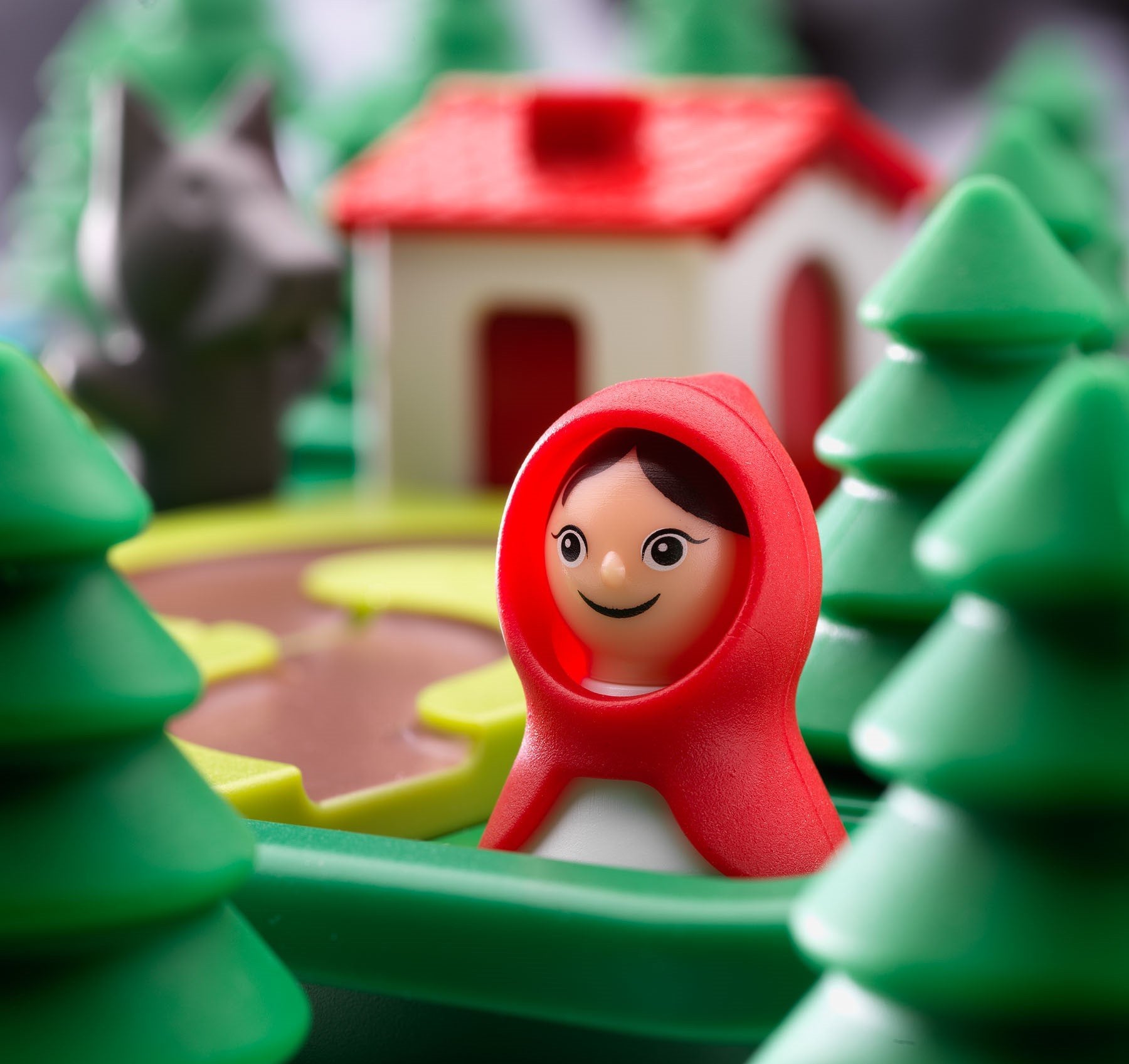 SmartGames Little Red Riding Hood durable puzzle pieces ensure lasting play.