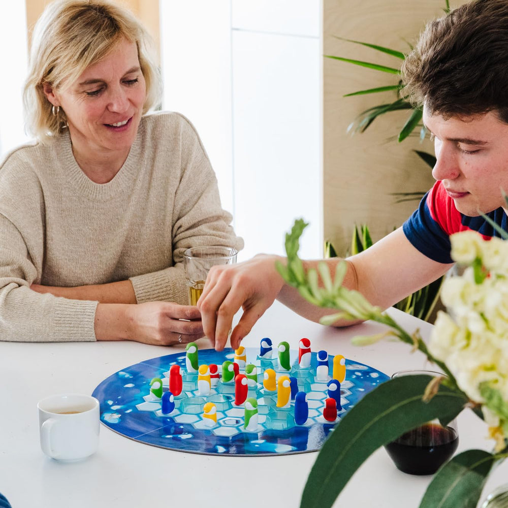 SmartGames Penguins premium components include penguin figurines and durable ice tiles.