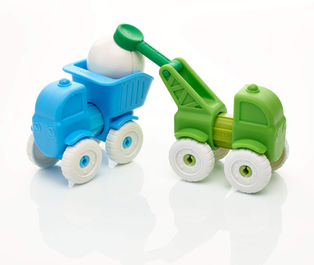 SmartMax build cars and trucks with easy-to-handle parts