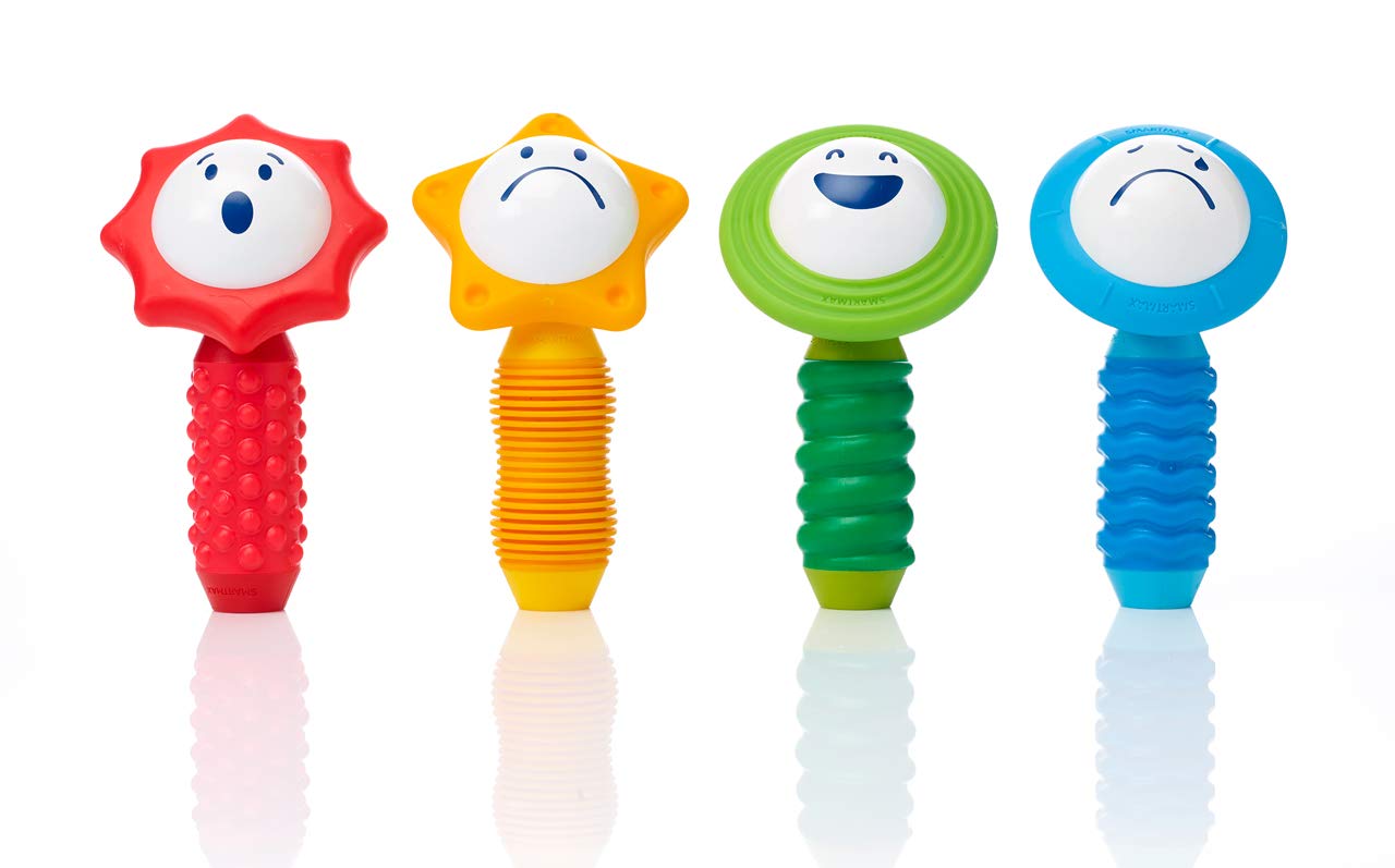 SmartMax 18-piece set supports fine motor practice during play.