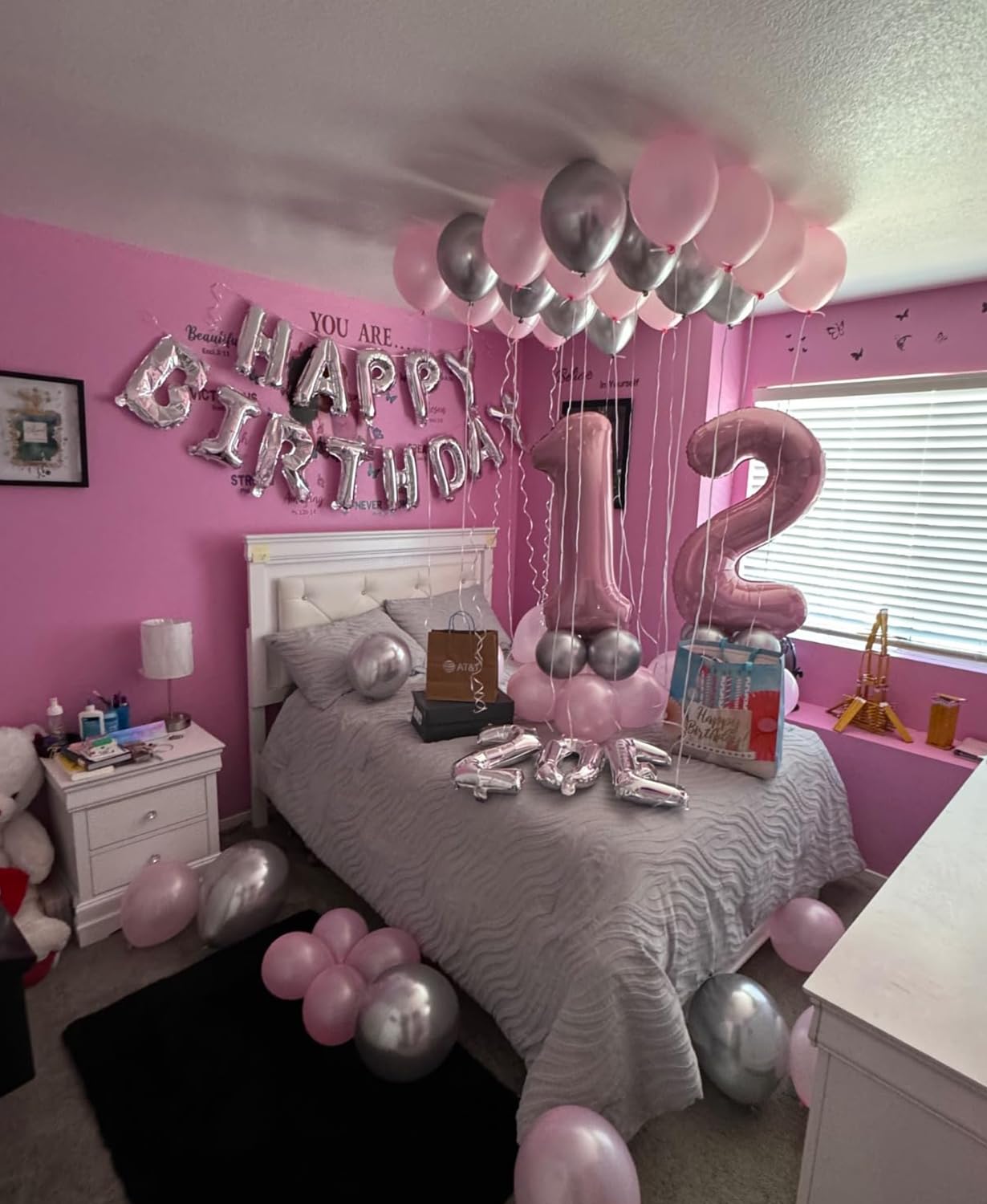 Smlpuame 40-inch foil number 1 balloon adds dramatic party focal point.