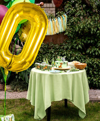 Smlpuame 40-inch number balloon 2 creates a striking centerpiece for photos.