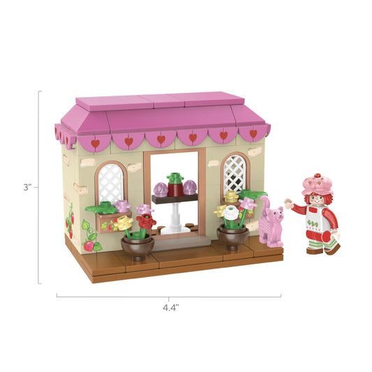 Snap & Switch Strawberry Shortcake cupcakes bring color to pretend dessert shop play