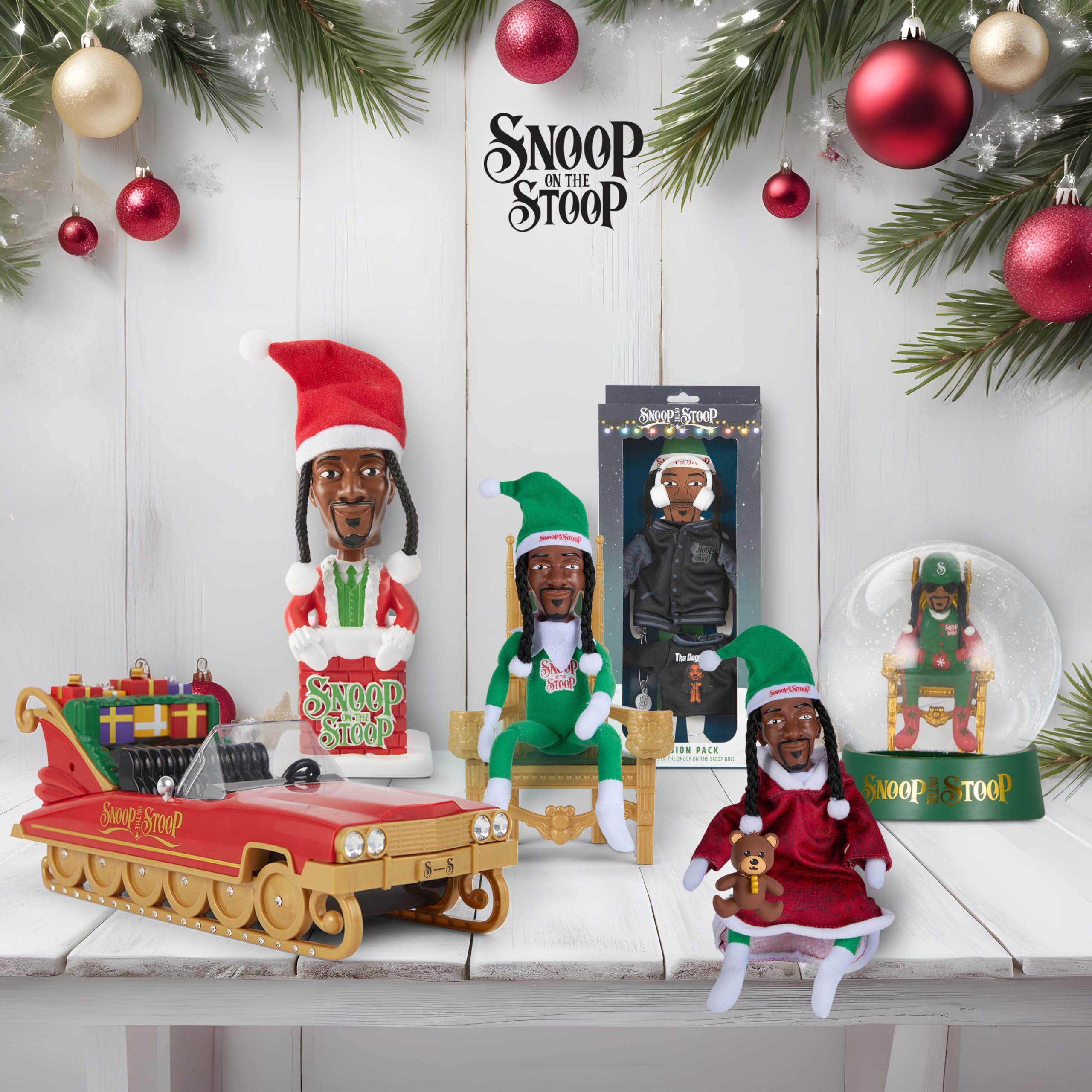 Snoop on the Stoop elf motivates festive photos with friends and family