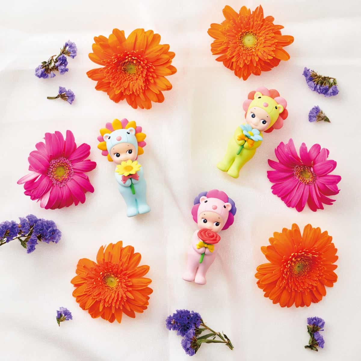 Sonny Angel Flower Gift blue sunflower lion figure ready to brighten desks.