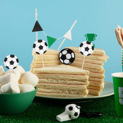 Sorcristy soccer ball design adds visual appeal to cakes and pies.