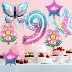 Sowide flower balloons create cheerful clusters for festive photos.