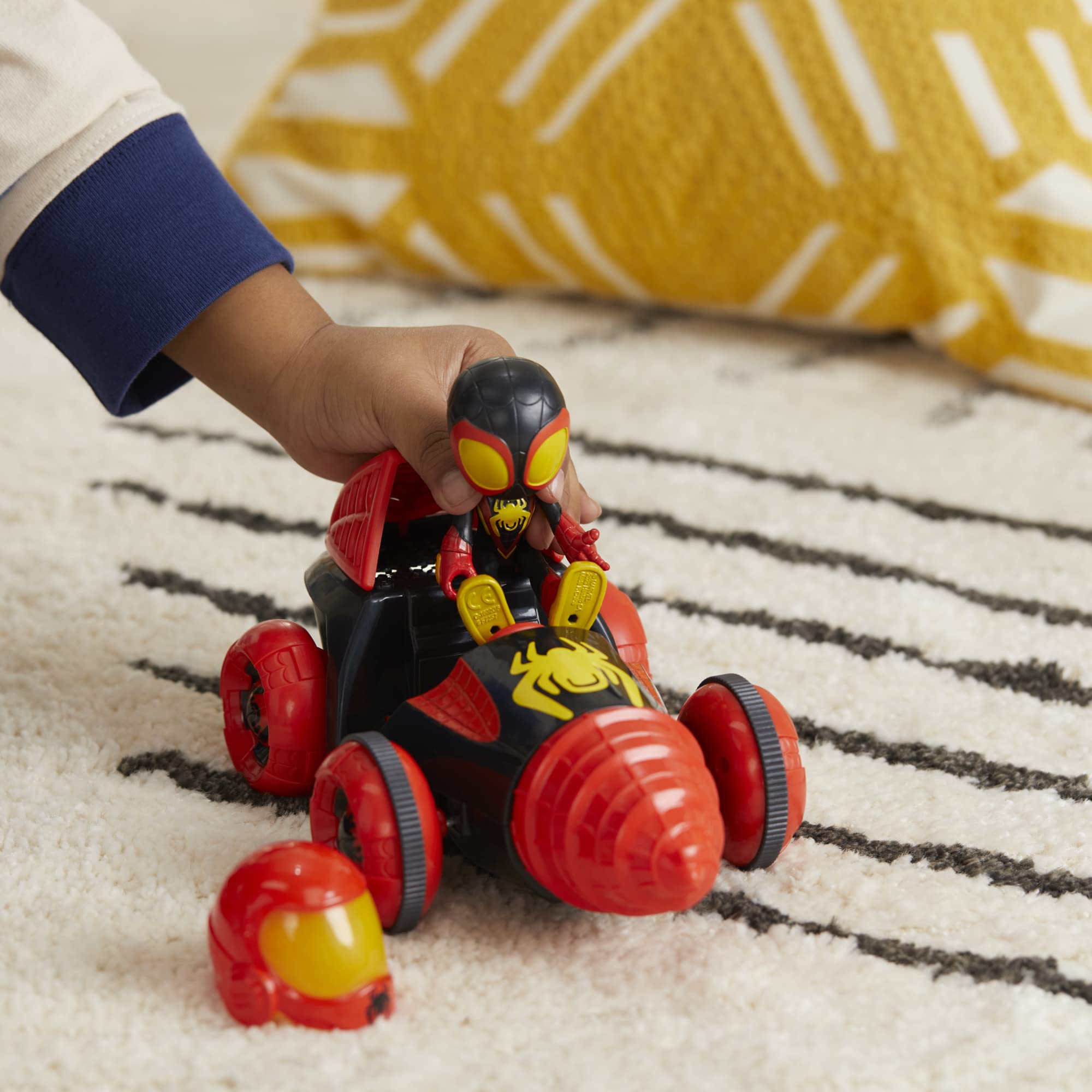 Spidey Amazing Friends rolling drill spinner car demonstrates action play.