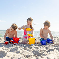 Spielstabil large sand pail on the beach scene shows easy setup for quick play.