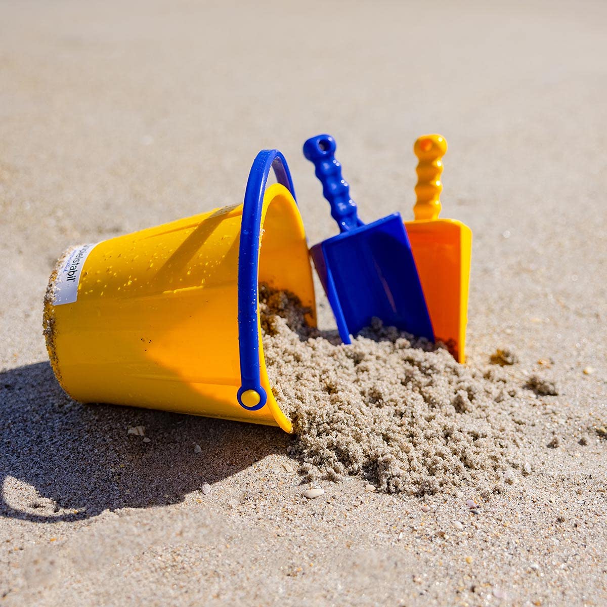 Spielstabil large sand pail colorfast materials illustrate long-lasting vibrancy in sun.