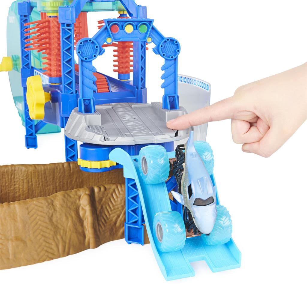 Spin Master Monster Jam 1:64 Truck Wash playset storage-friendly design keeps parts organized
