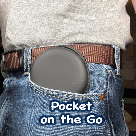 Squeez'M Skin Picking Pad zipper case demonstrates portability and discreet storage.