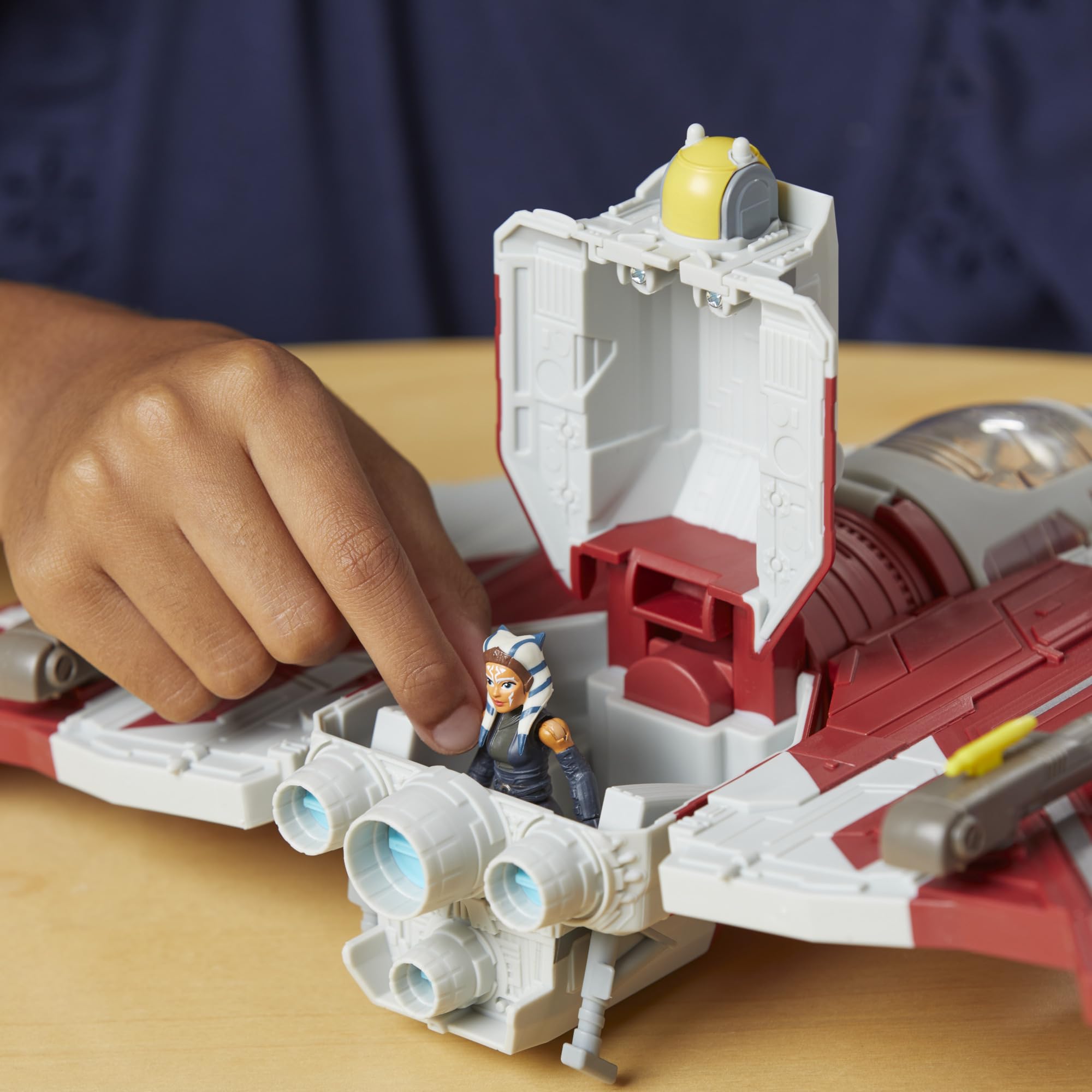 STAR WARS Ahsoka lightsabers accessories enhance pretend Jedi battles.