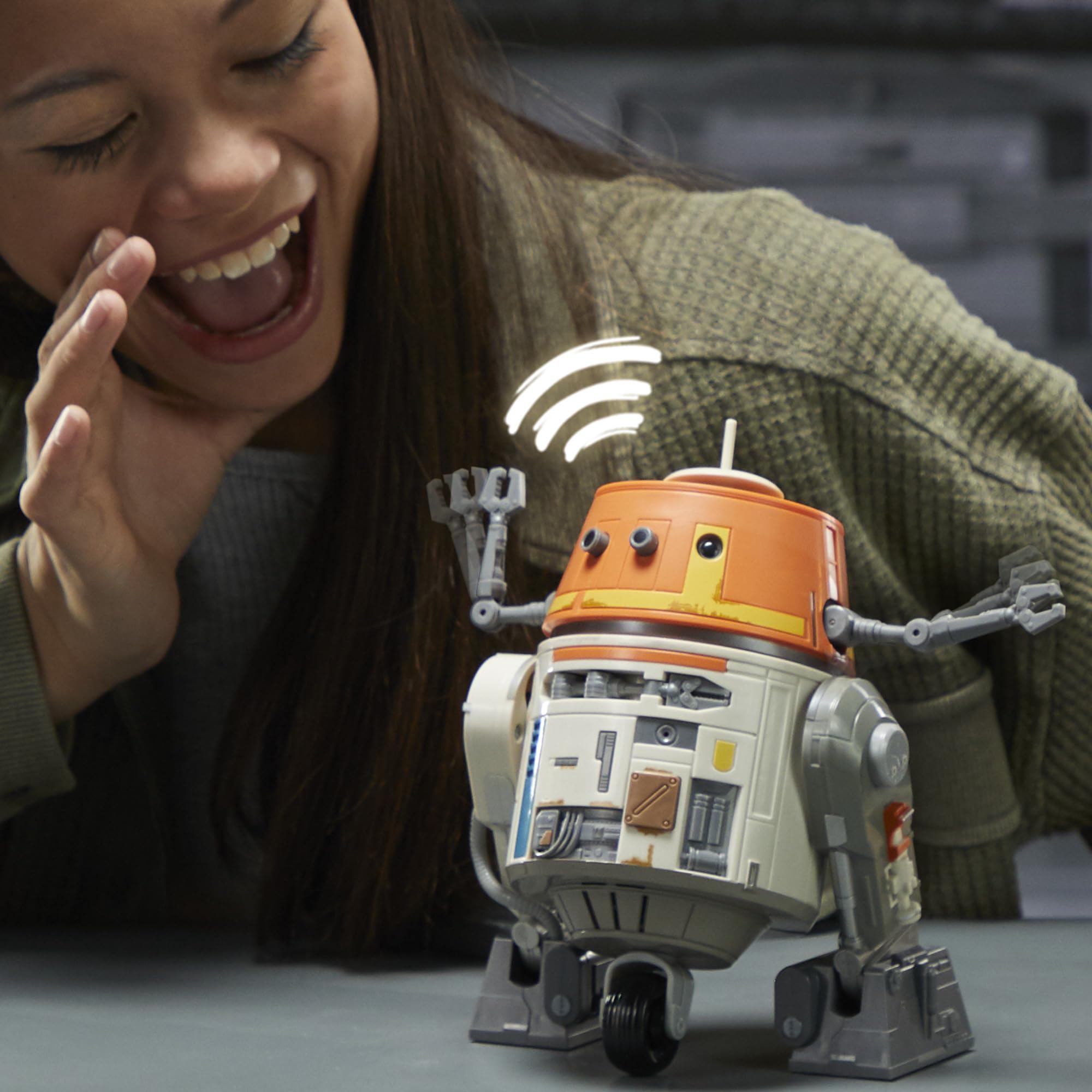 STAR WARS Chopper elbow and shoulder joints enable expressive movements.