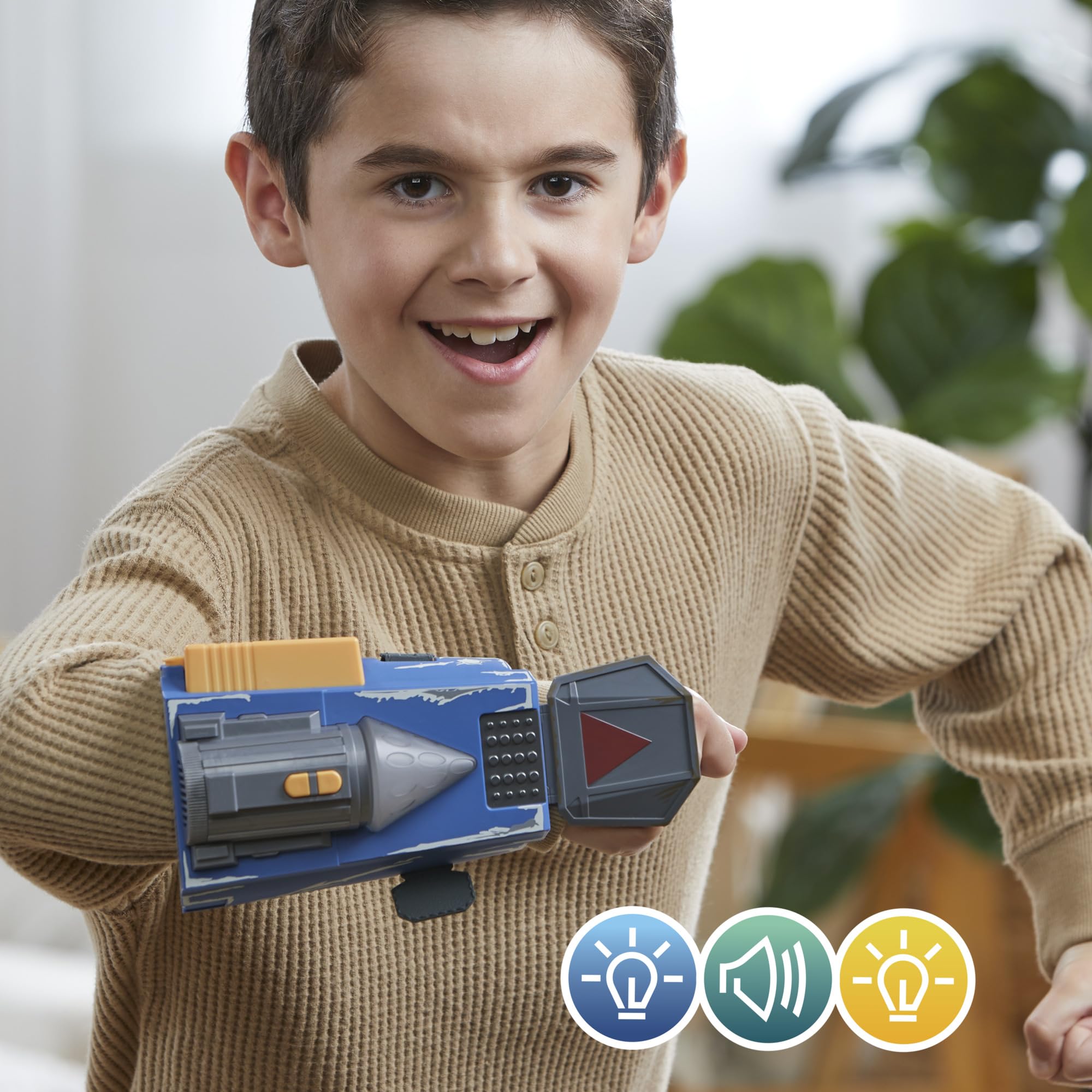 STAR WARS Interactive toy helps kids imagine galactic bounty-hunting adventures.